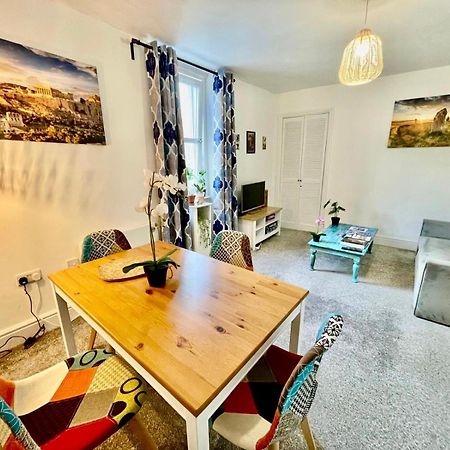 Cosy Authentic Flat In The Heart Of غالاشيلز المظهر الخارجي الصورة