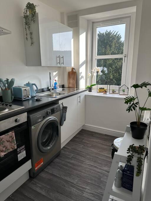Cosy Authentic Flat In The Heart Of غالاشيلز المظهر الخارجي الصورة