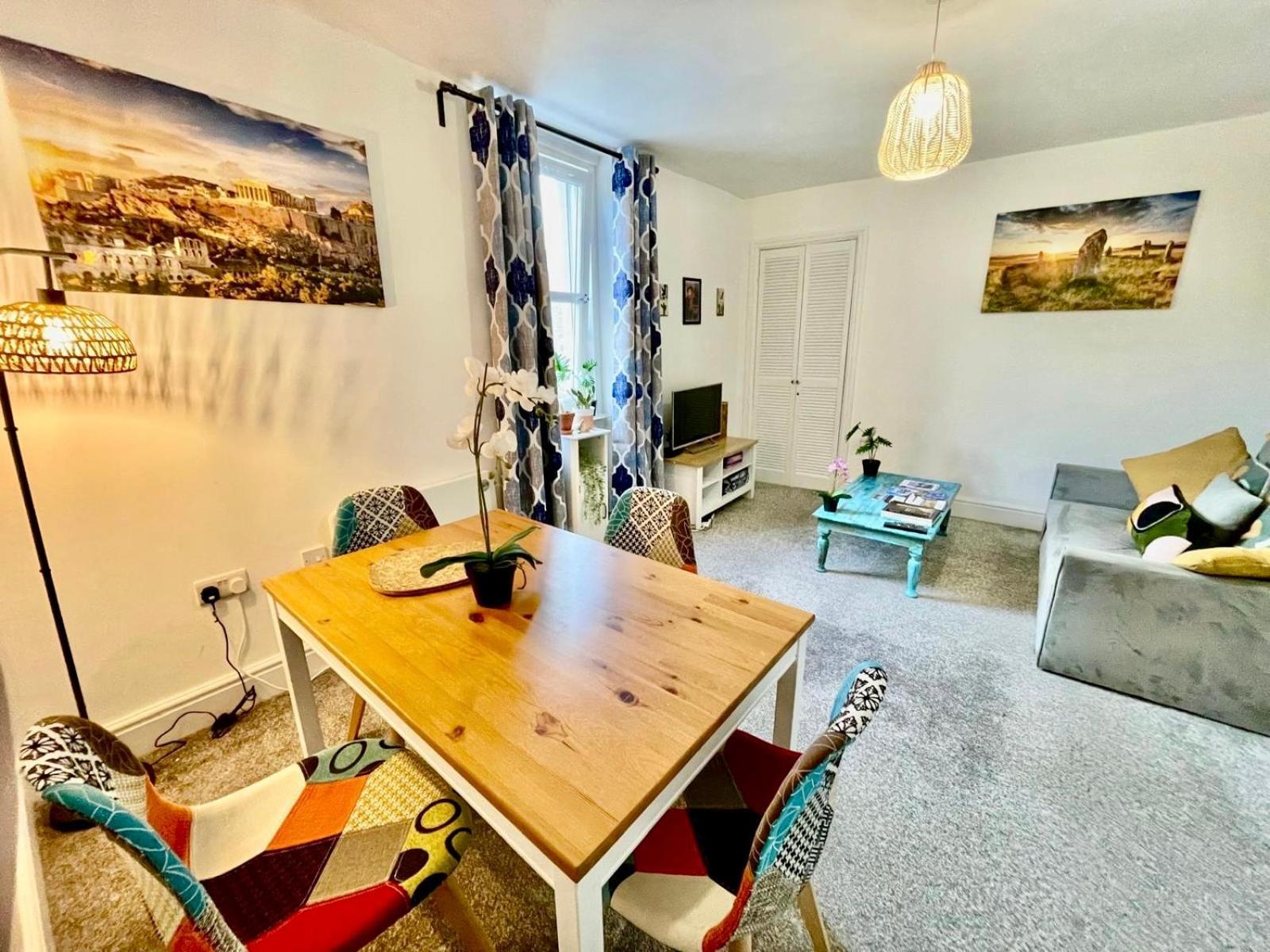 Cosy Authentic Flat In The Heart Of غالاشيلز المظهر الخارجي الصورة