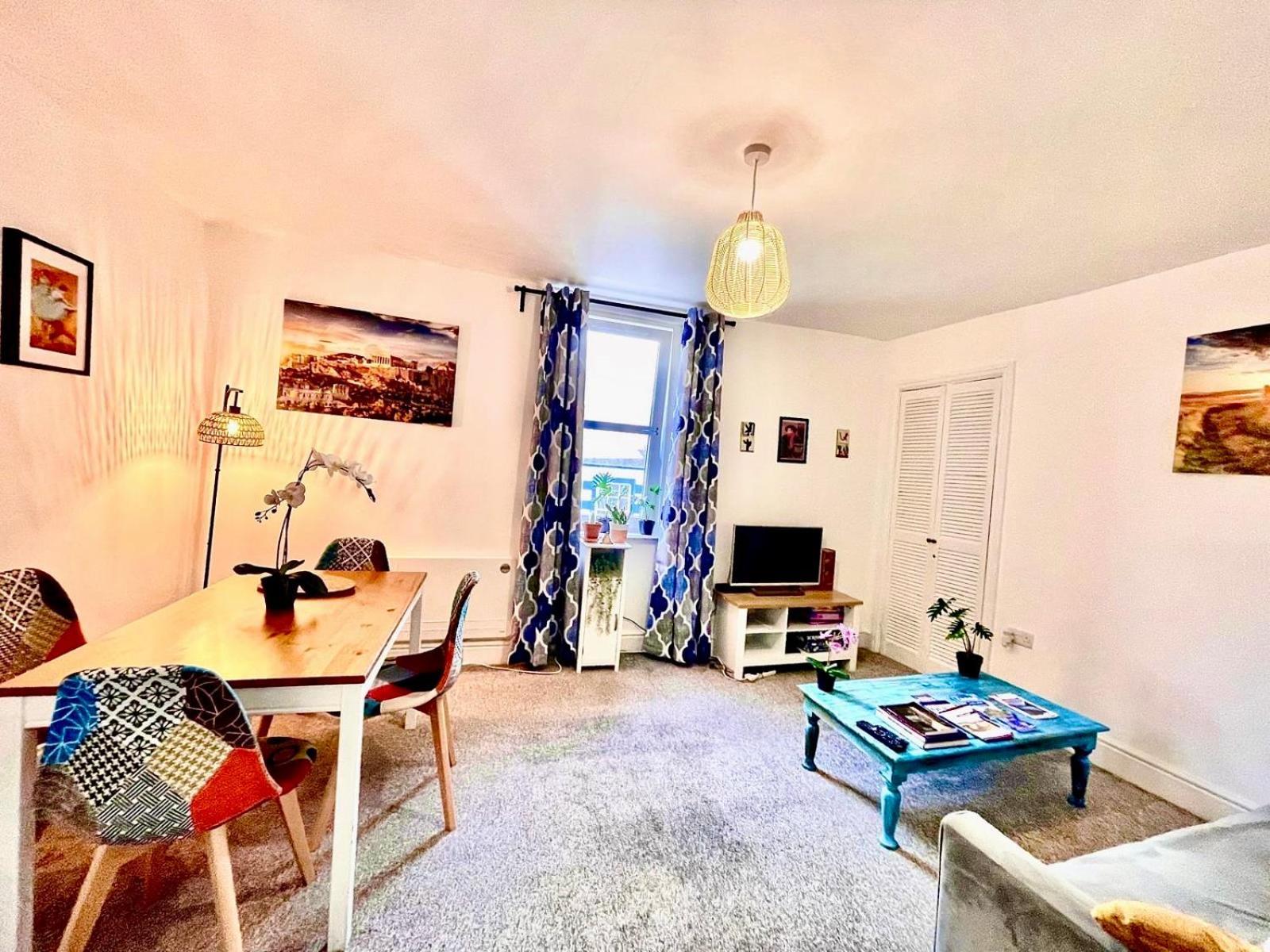 Cosy Authentic Flat In The Heart Of غالاشيلز المظهر الخارجي الصورة